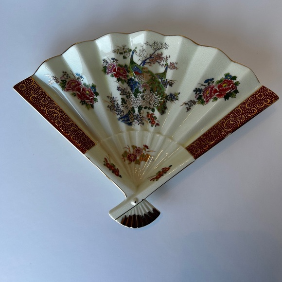 Vintage Satsuma Porcelain Fan Shaped Peacock Floral Trinket Dish Gold Trim Japan - Picture 2 of 9